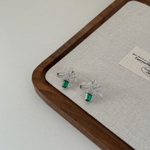 Emerald Elegance Bow Earrings - Image 3